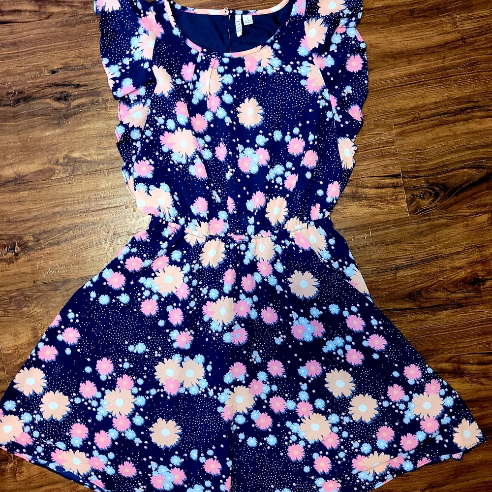 Elle blue flower dress flutter sleeve Size 8